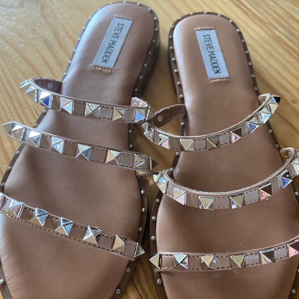 NWOT Steve Madden Sandals